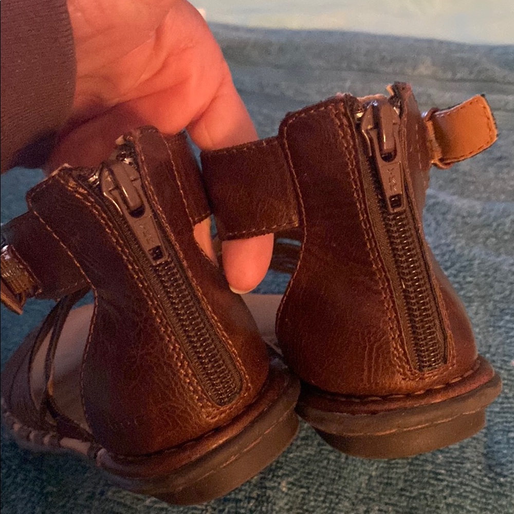 b.o.c. Brown Strappy Gladiator Sandals 6.5 - Picture 5 of 9